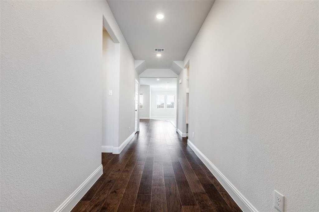 3029 Hollybrook Ln - Photo 7 of 30