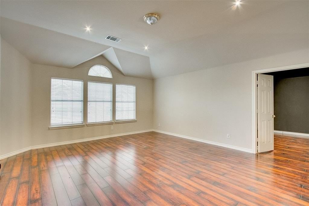 705 Sundown Way - Photo 4 of 33