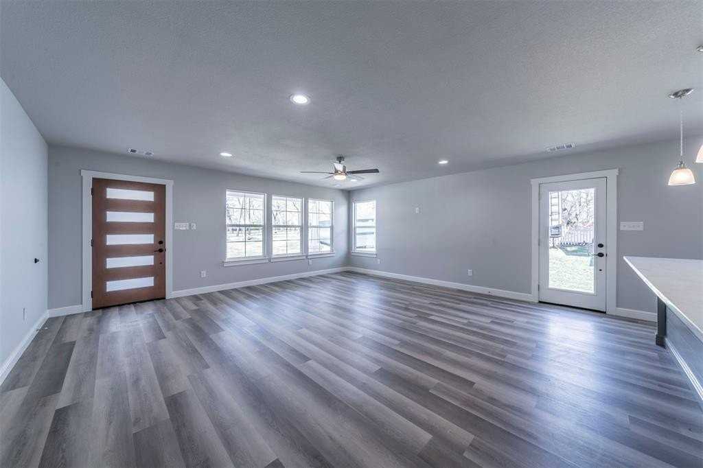 224 Patrick St - Photo 3 of 12