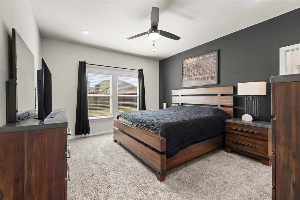 732 Carmen St - Photo 6 of 19