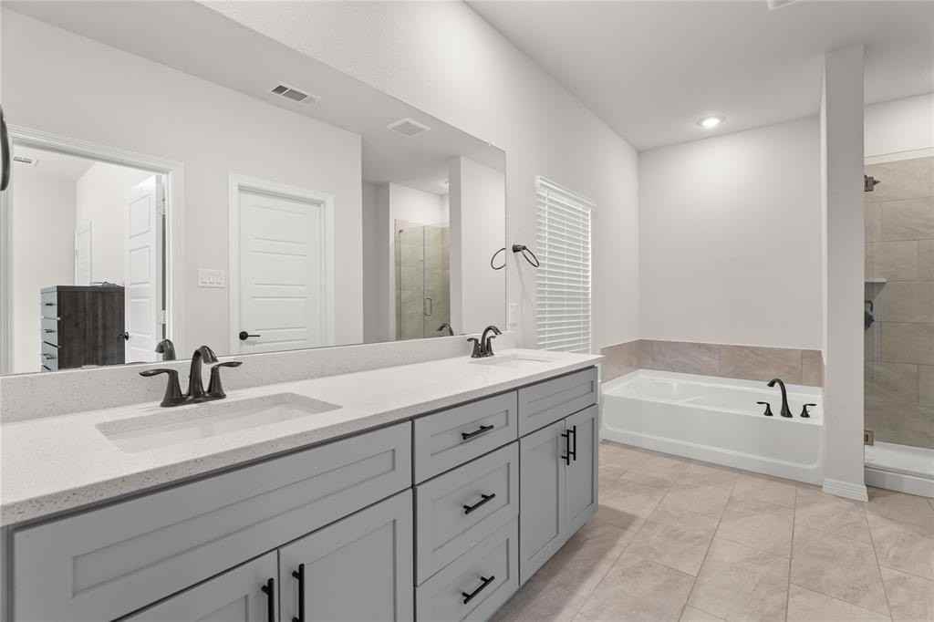 732 Carmen St - Photo 7 of 19