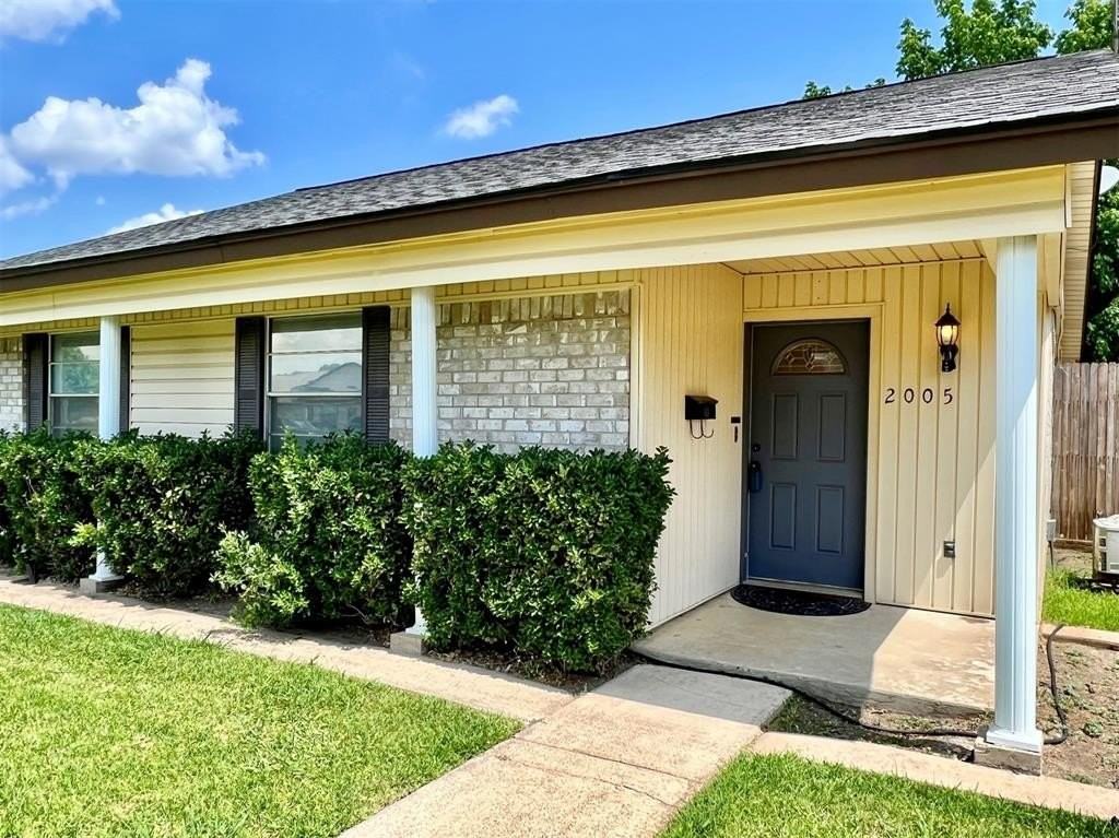 2005 Cedarwood Dr - Photo 2 of 18