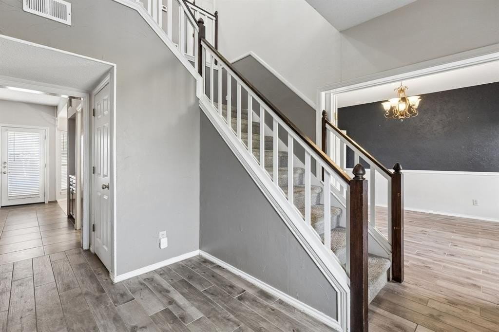 2 Rivercrest Ct - Photo 3 of 25