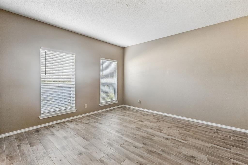 2 Rivercrest Ct - Photo 4 of 25