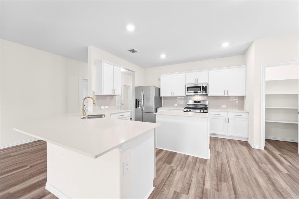 1357 Rembrandt Dr - Photo 4 of 20