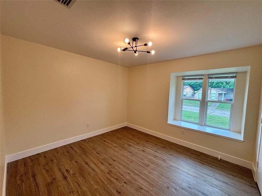 1153 Tracy Ln - Photo 5 of 10