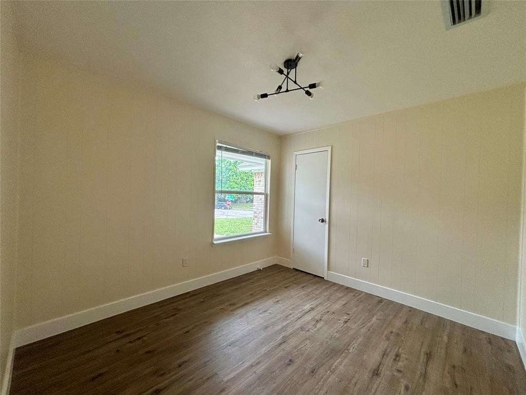 1153 Tracy Ln - Photo 6 of 10