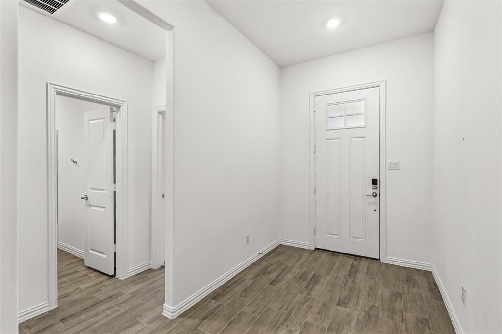 5135 Bancroft Dr - Photo 4 of 34