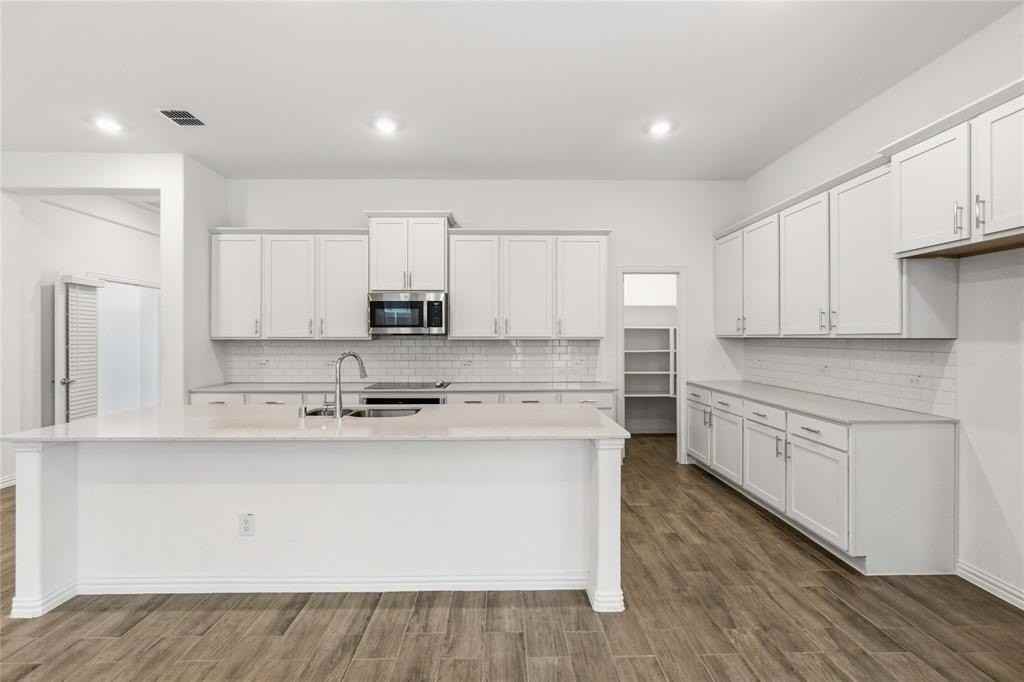 5135 Bancroft Dr - Photo 7 of 34