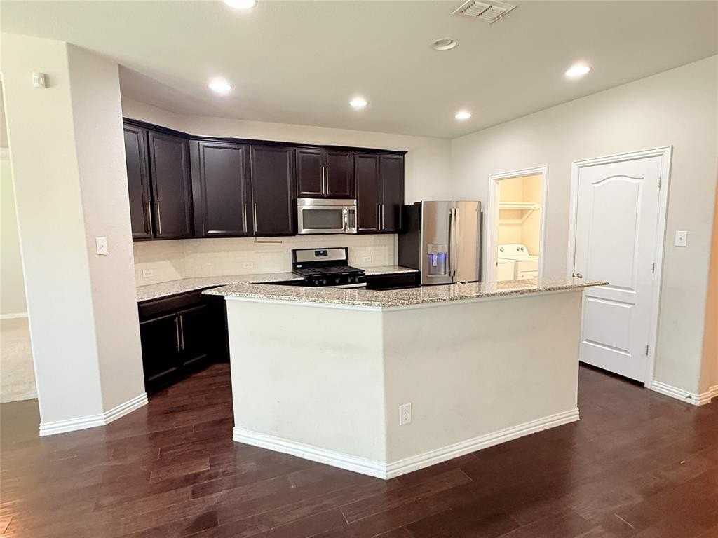 1029 Bird Creek Dr - Photo 4 of 25