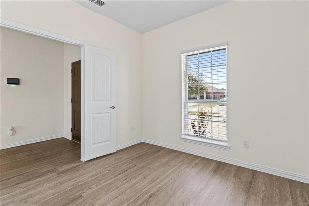 220 Camden St - Photo 4 of 25