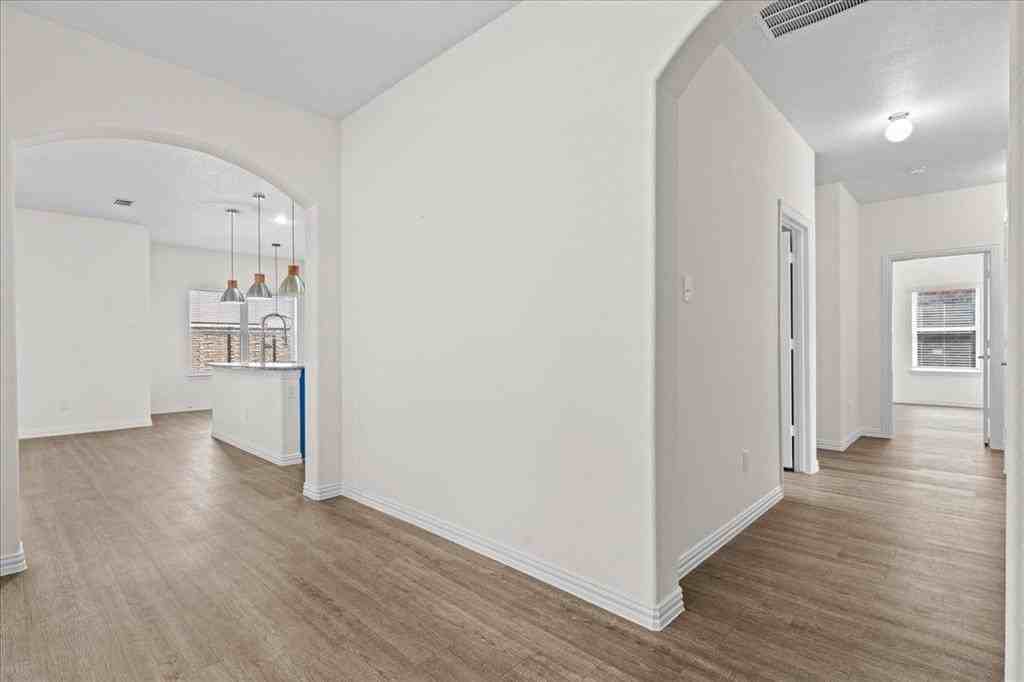 220 Camden St - Photo 5 of 25