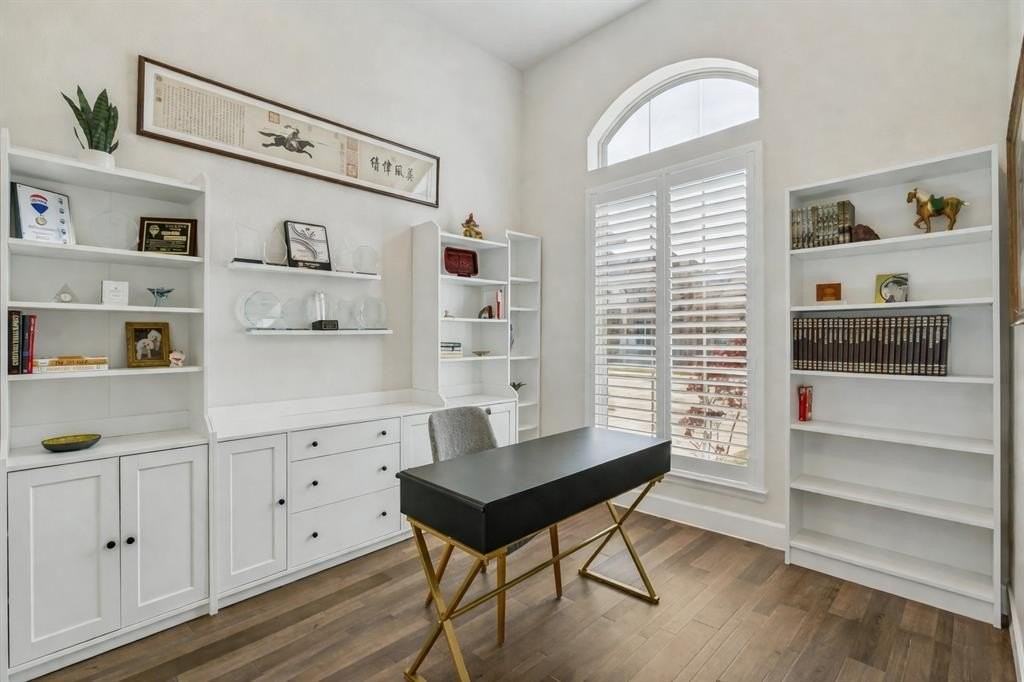 2450 Kates Pl - Photo 6 of 38