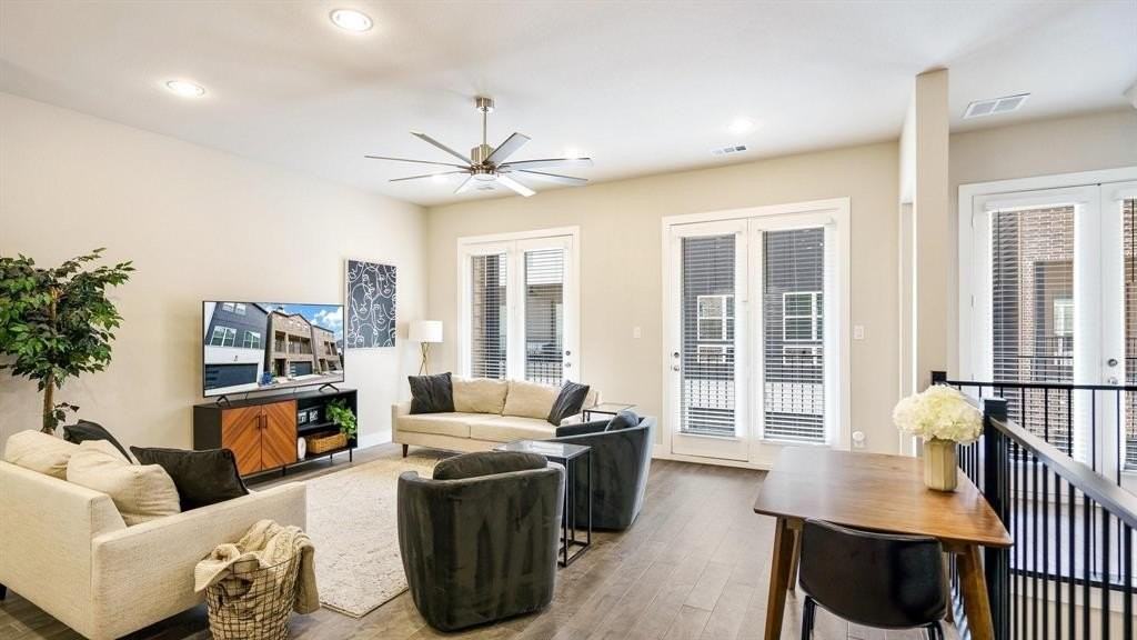 2512 Carolwood Ln - Photo 7 of 20