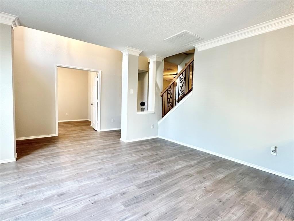 5109 Boxwood Ln - Photo 3 of 26