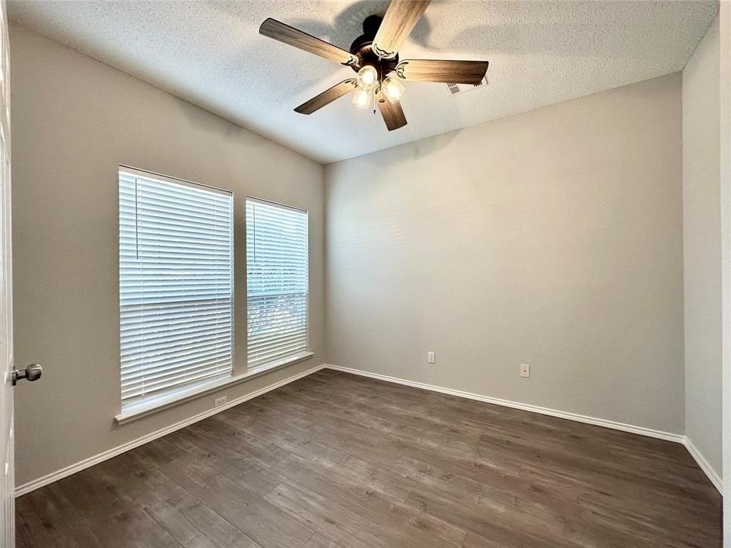 5109 Boxwood Ln - Photo 4 of 26