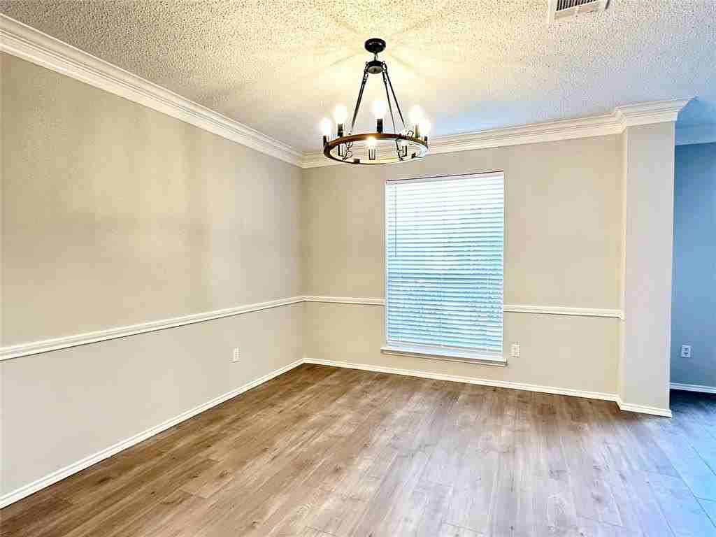 5109 Boxwood Ln - Photo 6 of 26