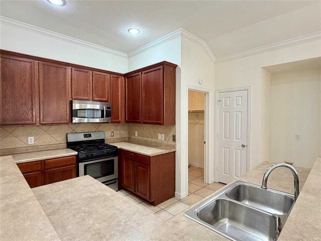 211 Parakeet Dr - Photo 4 of 16