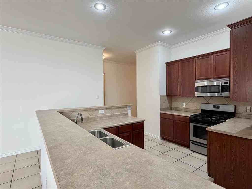 211 Parakeet Dr - Photo 5 of 16