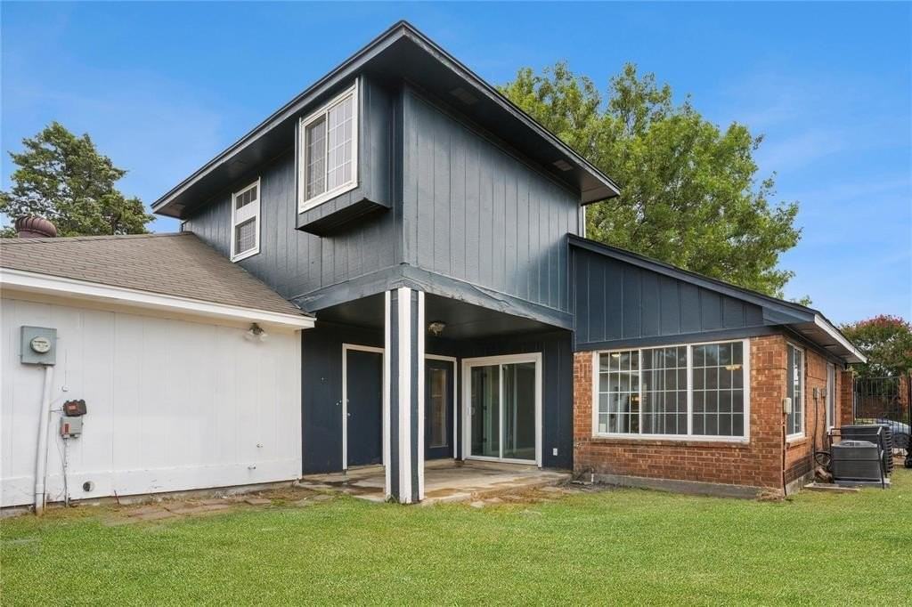 10243 Oak Branch Ln - Photo 7 of 18