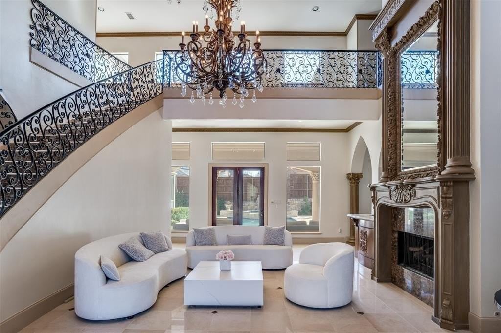 1634 Torrey Pines Ln - Photo 4 of 25