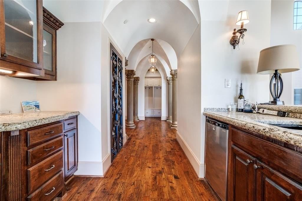 1634 Torrey Pines Ln - Photo 7 of 25