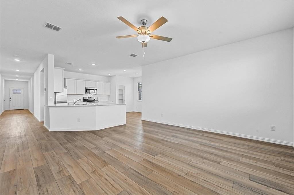 808 Black Hawk Dr - Photo 6 of 18