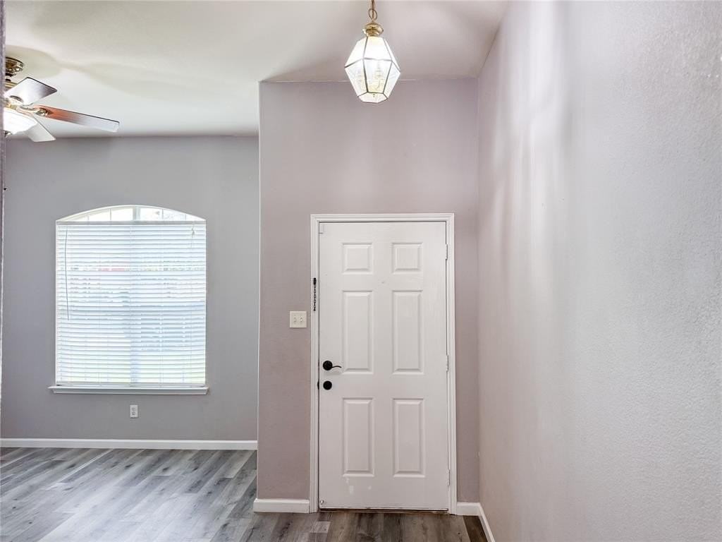 1212 Maple Terrace Dr - Photo 3 of 32