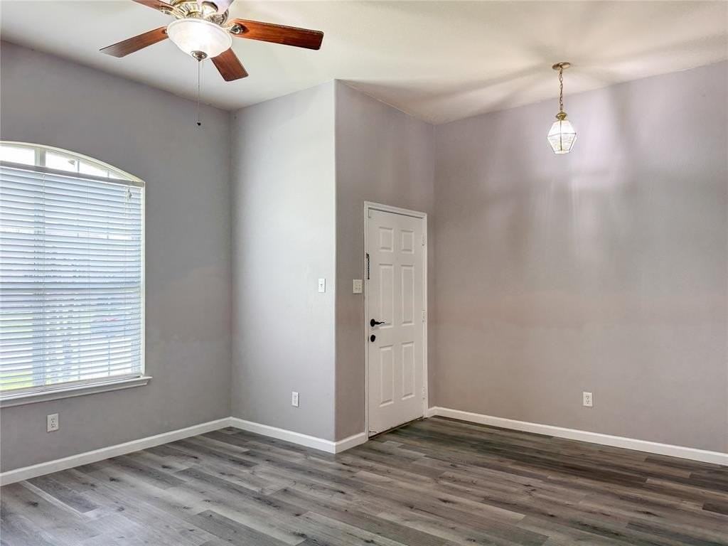 1212 Maple Terrace Dr - Photo 4 of 32