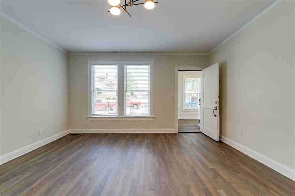 715 S Jennings Ave #105 - Photo 3 of 14