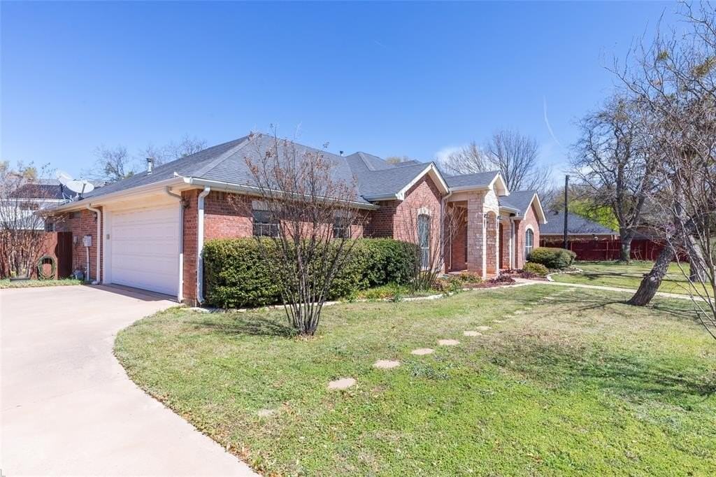 682 Lytle Shores Dr - Photo 2 of 29