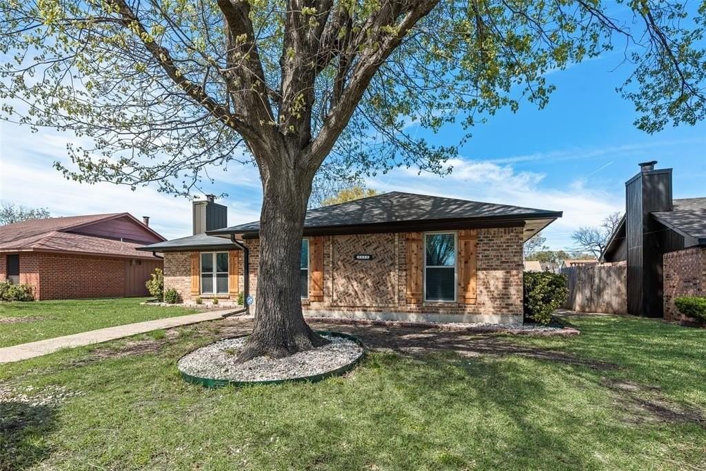 1933 Garden Crest Ln - Photo 3 of 34