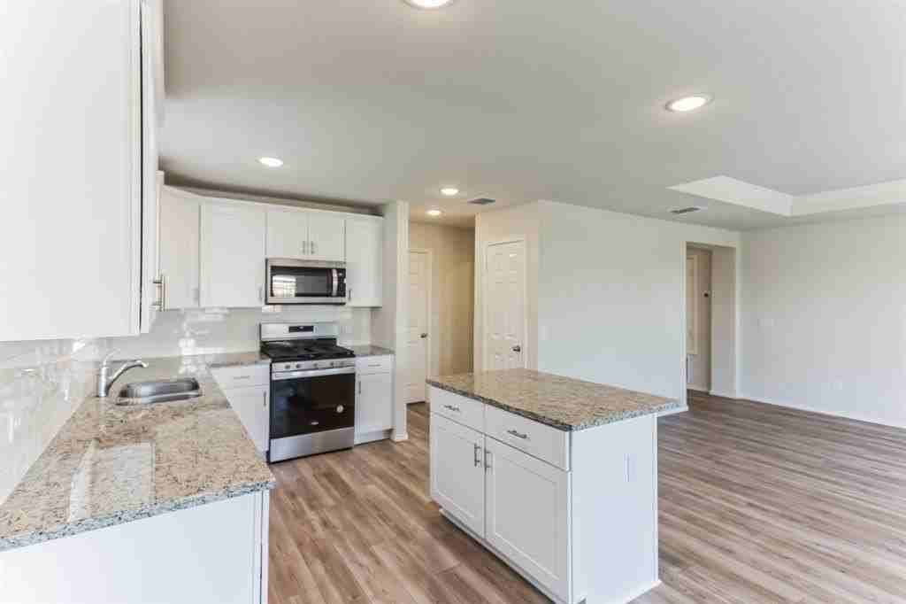 16009 Wanderer Ln - Photo 5 of 24