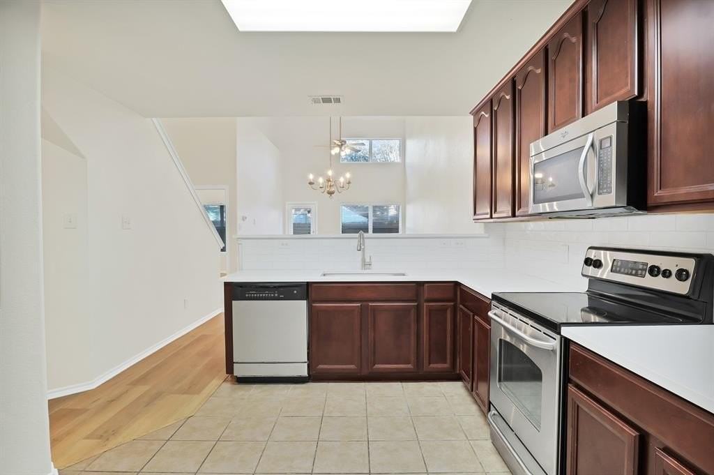 9938 Wake Bridge Dr - Photo 2 of 40