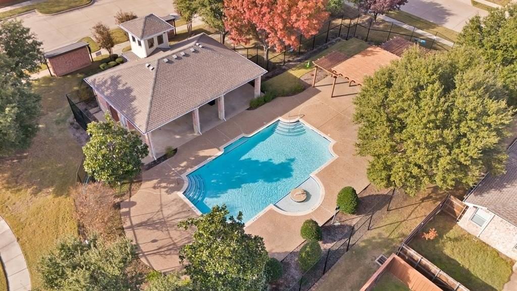 9938 Wake Bridge Dr - Photo 4 of 40