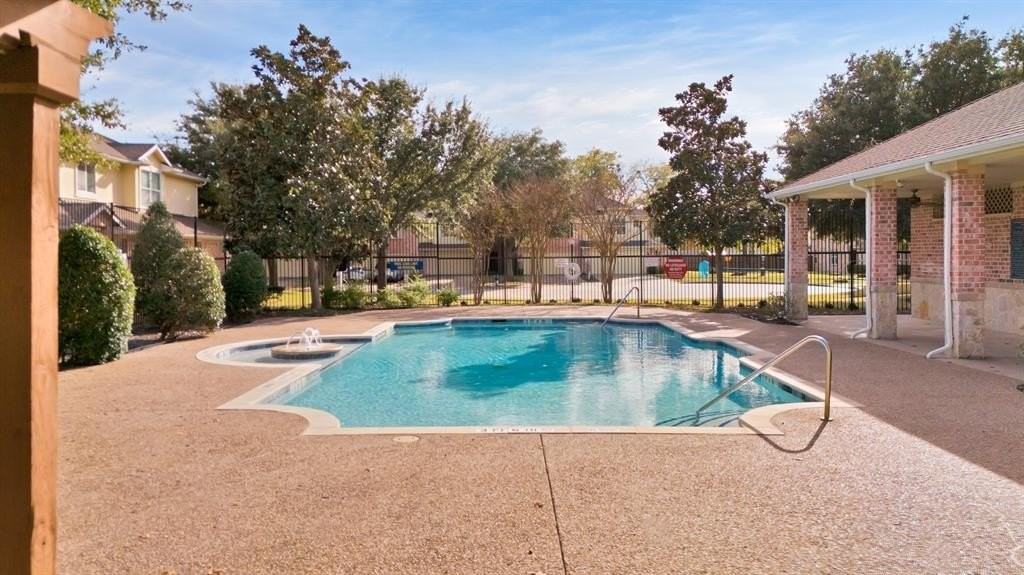 9938 Wake Bridge Dr - Photo 6 of 40