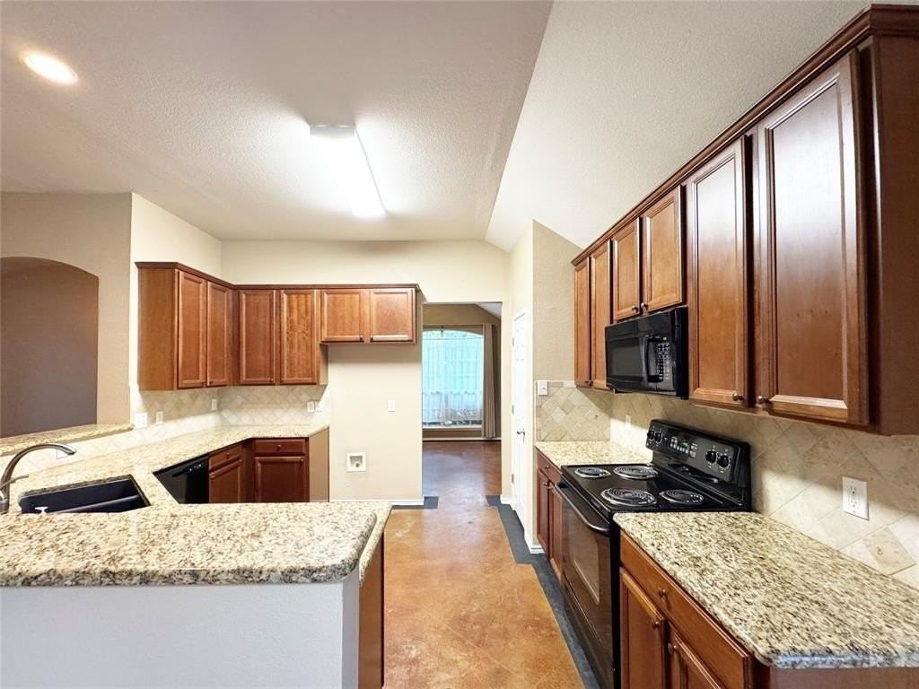 724 Red Elm Ln - Photo 3 of 40