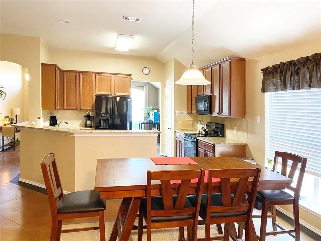 724 Red Elm Ln - Photo 7 of 40