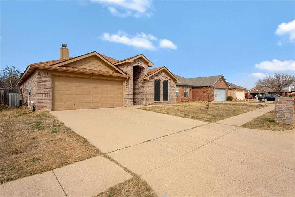 4816 Sapphire Ln - Photo 3 of 39