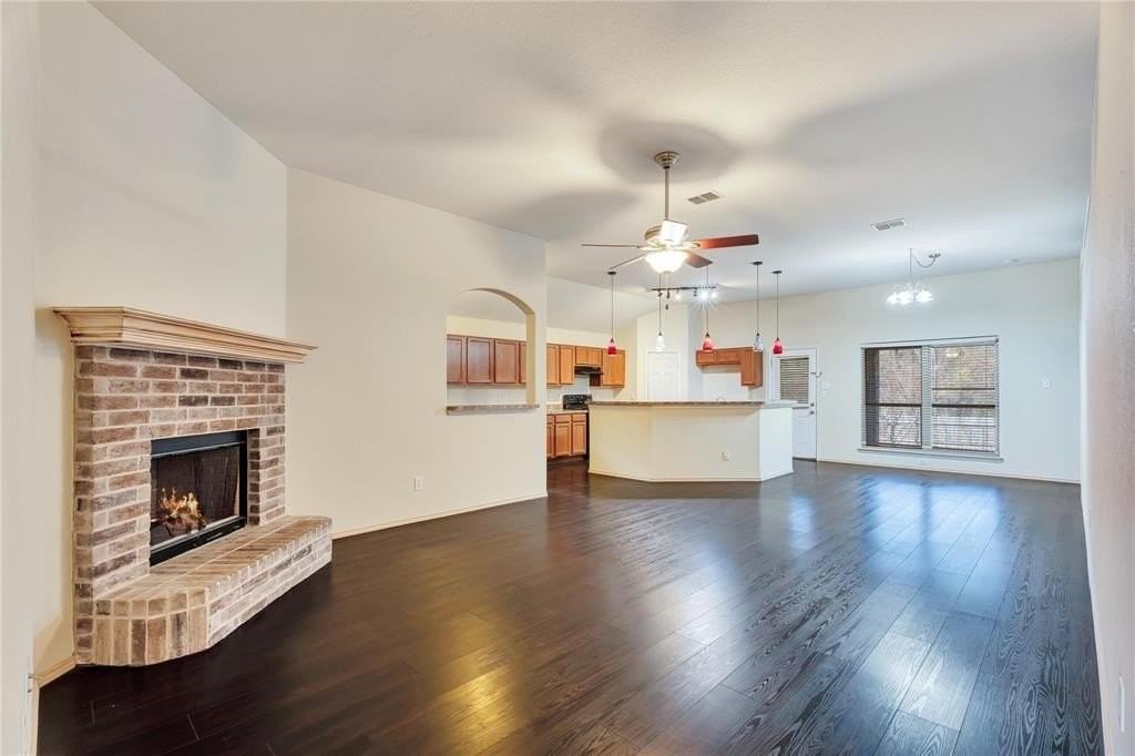 4816 Sapphire Ln - Photo 5 of 39