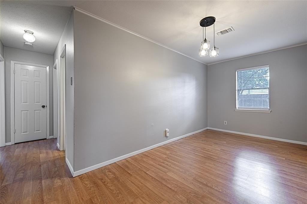 2304 Meadow Crst - Photo 5 of 20