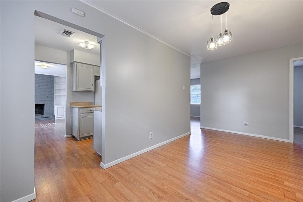 2304 Meadow Crst - Photo 6 of 20