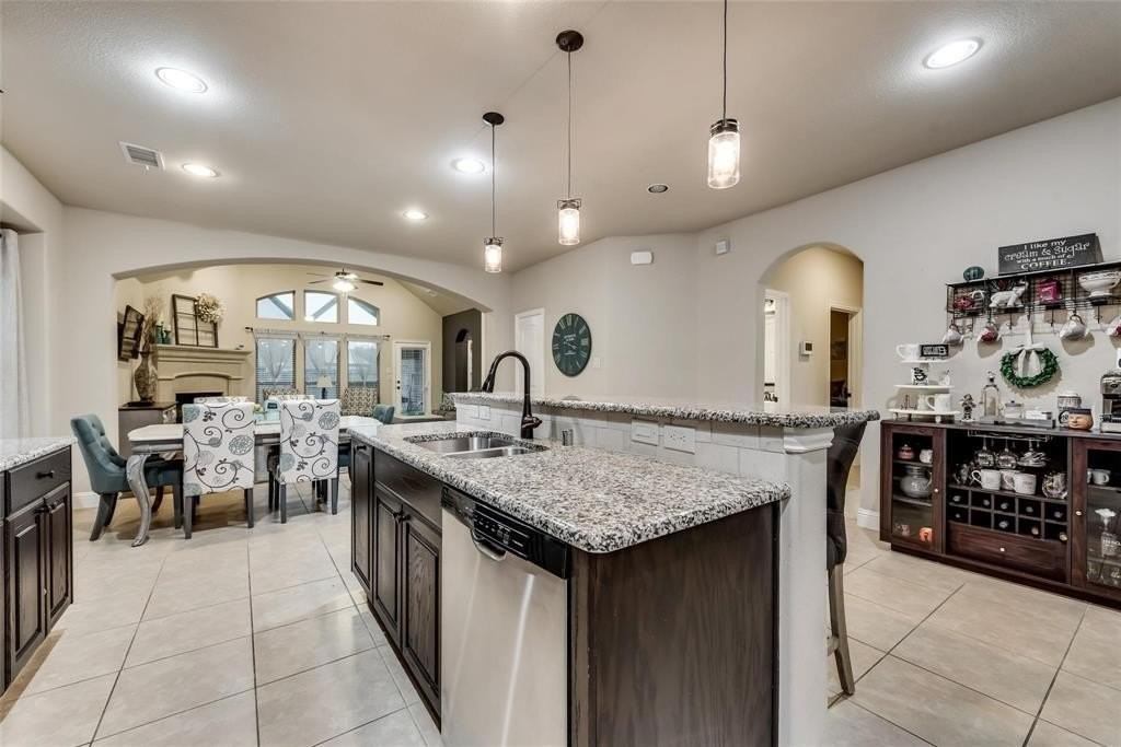 1213 Wedgewood Dr - Photo 4 of 22