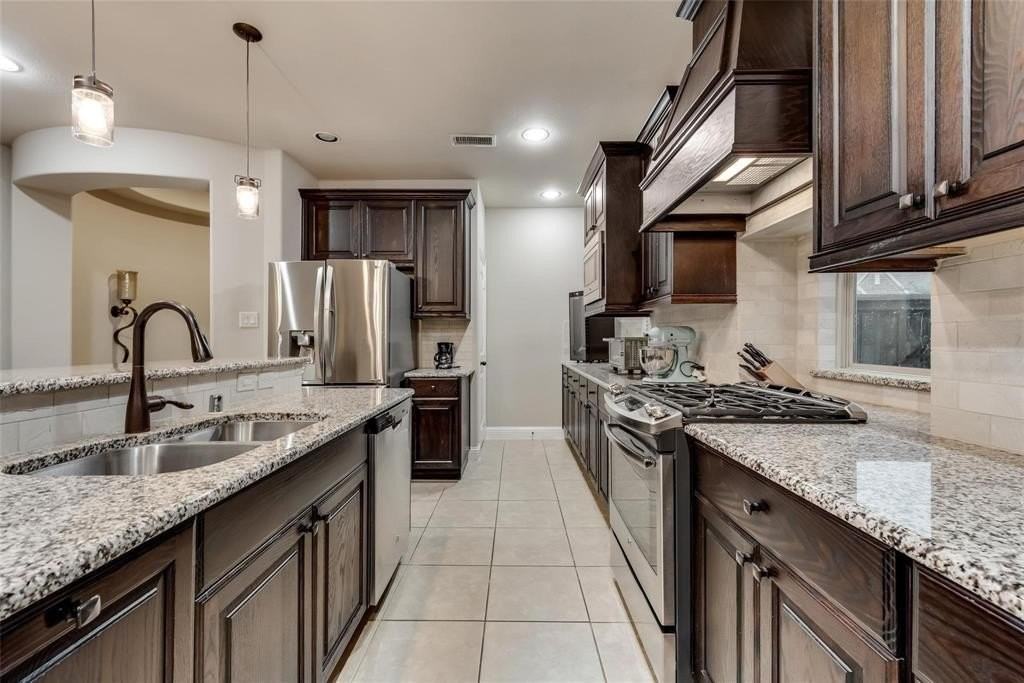 1213 Wedgewood Dr - Photo 5 of 22