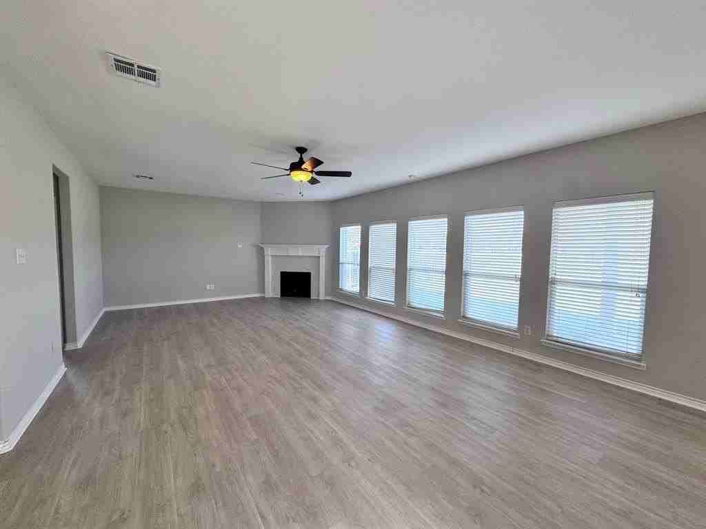 9520 Water Tree Dr - Photo 6 of 23