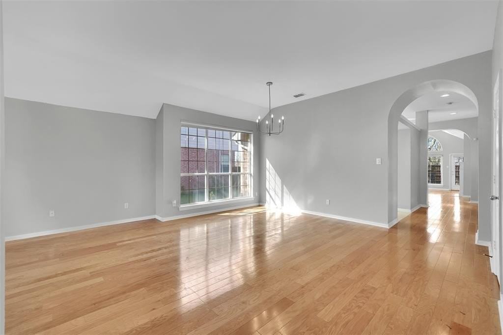 2733 Serena Ct - Photo 4 of 37