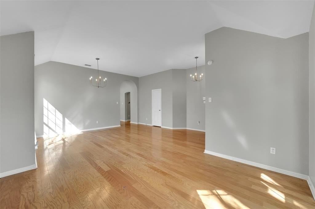 2733 Serena Ct - Photo 6 of 37