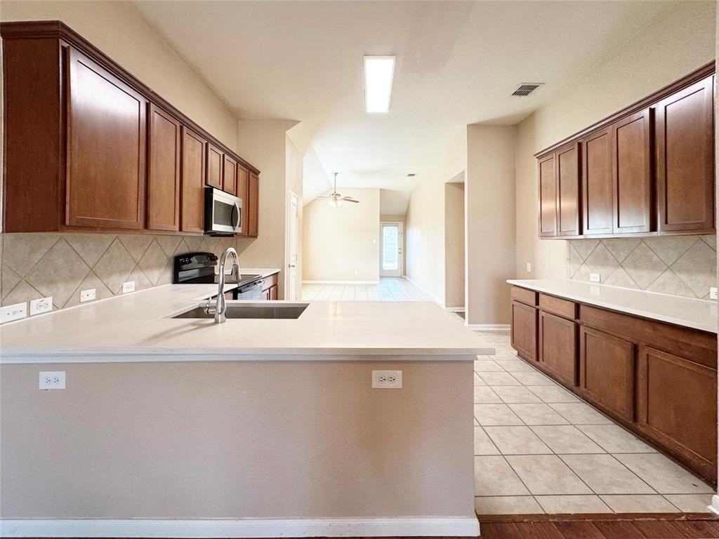 12109 Macaroon Ln - Photo 4 of 34