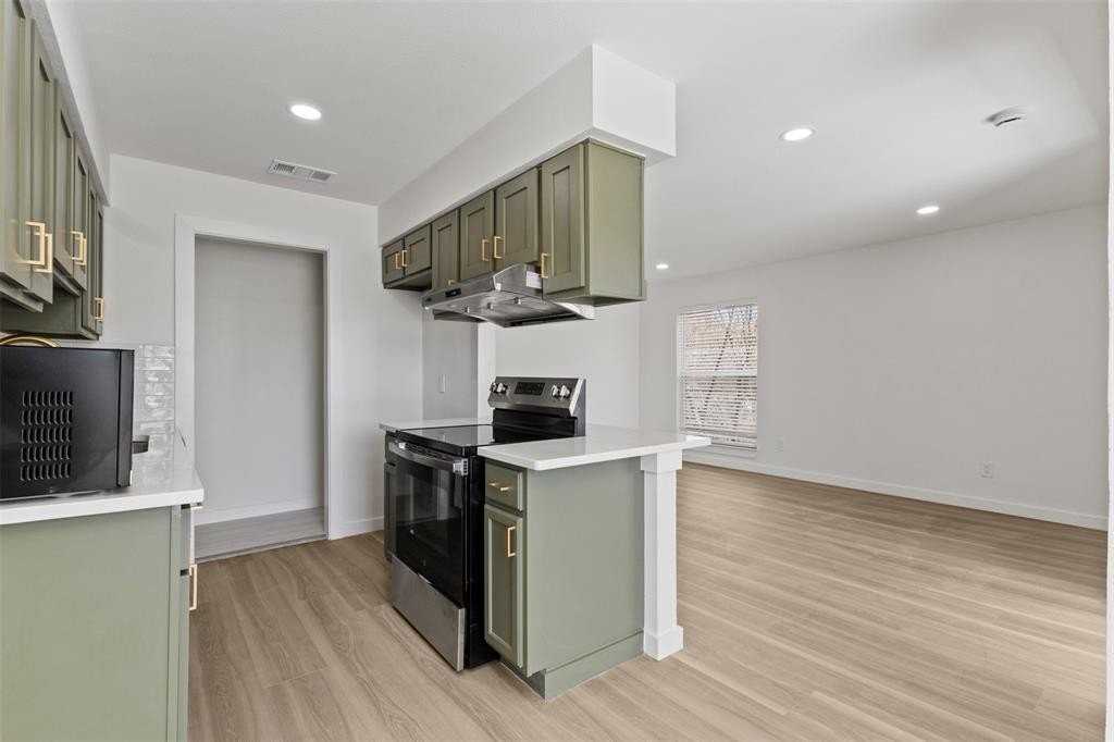 908 Isbell Rd #D - Photo 4 of 16