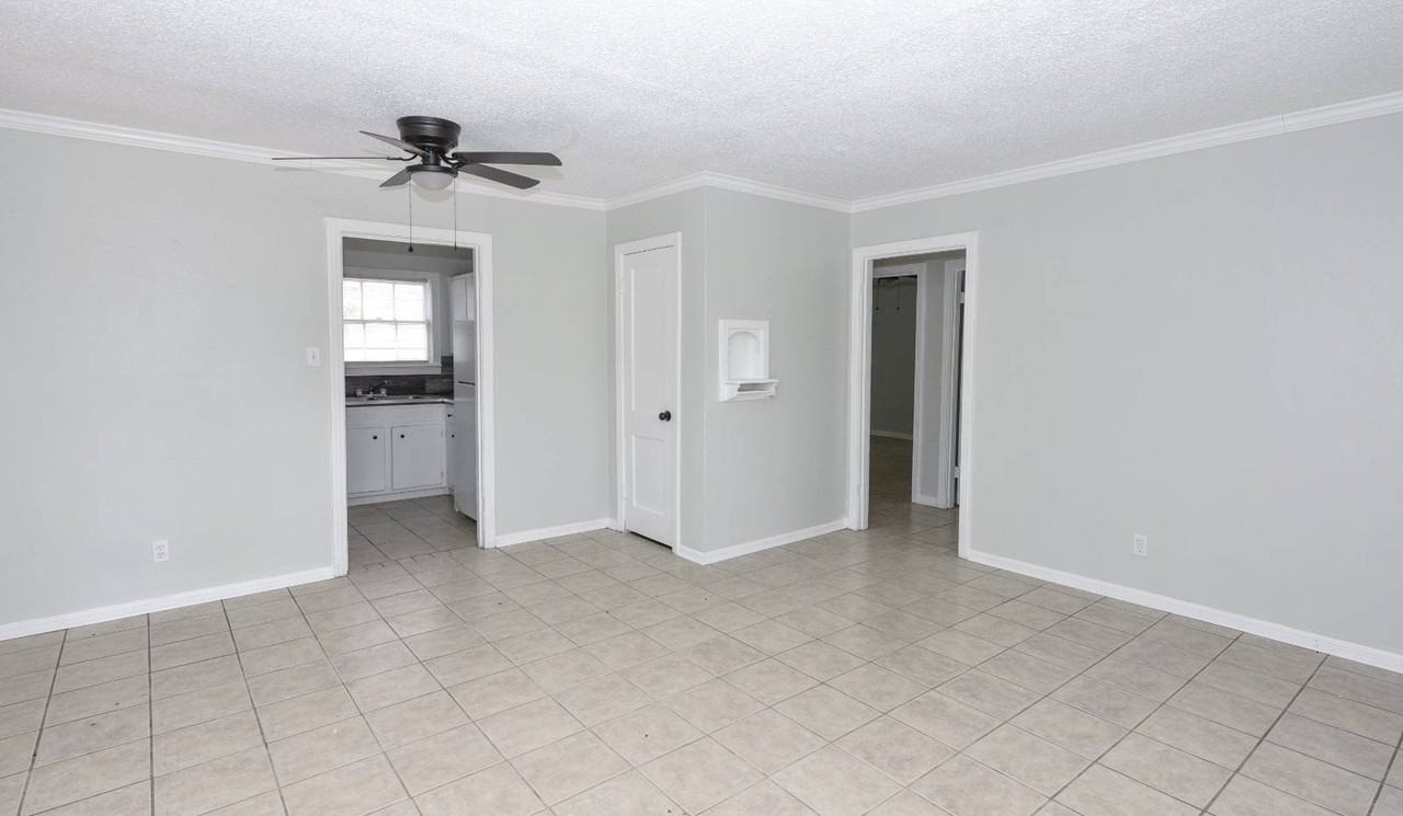 903 Kern Rd - Photo 6 of 15